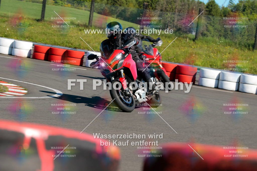 Moto-TeamOBK-21592 | Hier findet Ihr Bilder von Touristenfahrten auf der Nürburgring Nordschleife oder von anderen Veranstaltungen die ich besucht habe. Viel Spass beim Durch Schauen 