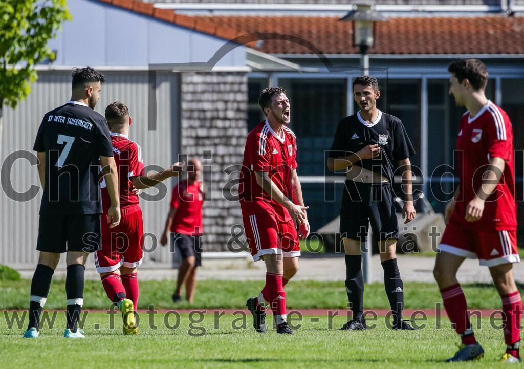 2023-09-02_050_SG_Markt_Schwaben_II_gegen_SV_Internationale_Taufkirchen_II | Markt Schwaben, Deutschland, 02.09.2023:
Fußball, C-Klasse 2023 / 2024, 3. Spieltag, (SG) Markt Schwaben II gegen SV Internationale Taufkirchen II, Endergebnis: 6:2

Jubel nach dem 2:0 durch Marcel Götz (SG Markt Schwaben, #14)
Volkan Tekin (SV Internationale Taufkirchen, #7), Deniz Sacin (SG Markt Schwaben, #6), Marcel Götz (SG Markt Schwaben, #14), Ersin Mutlu (SV Internationale Taufkirchen, #2)

Foto: Christian Riedel / fotografie-riedel.net