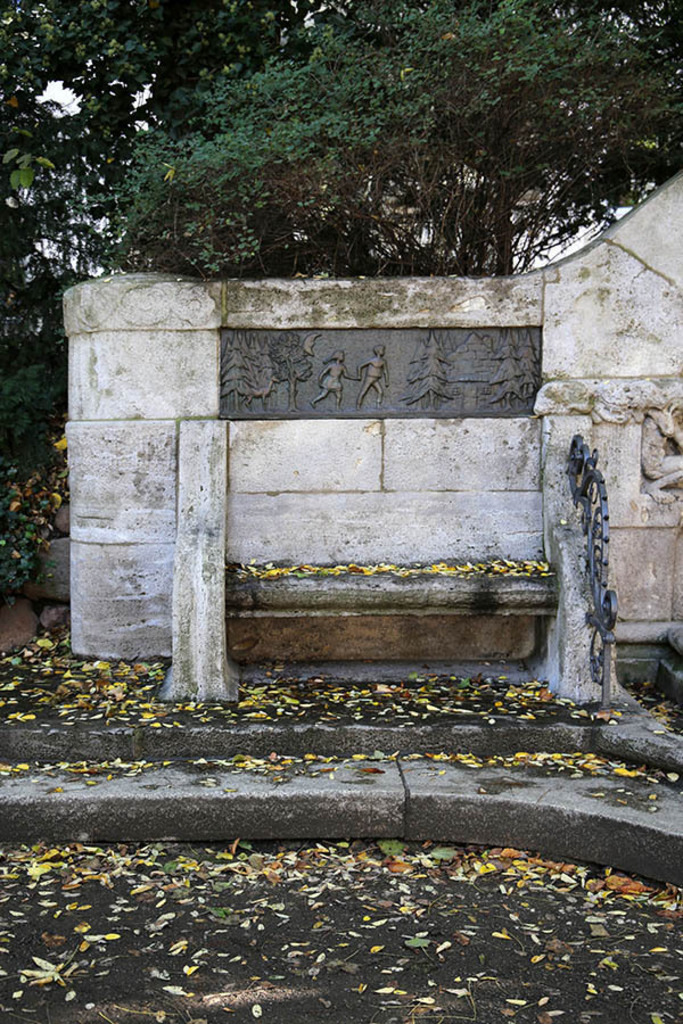 Foto: Leipzig - Märchenbrunnen | Das Team hinter BILDLEXIKON LEIPZIG bündelt historische wie aktuelle Informationen über die Stadt Leipzig in Text und Bild auf einer Plattform und stellt diese der interessierten Öffentlichkeit zur Verfügung.