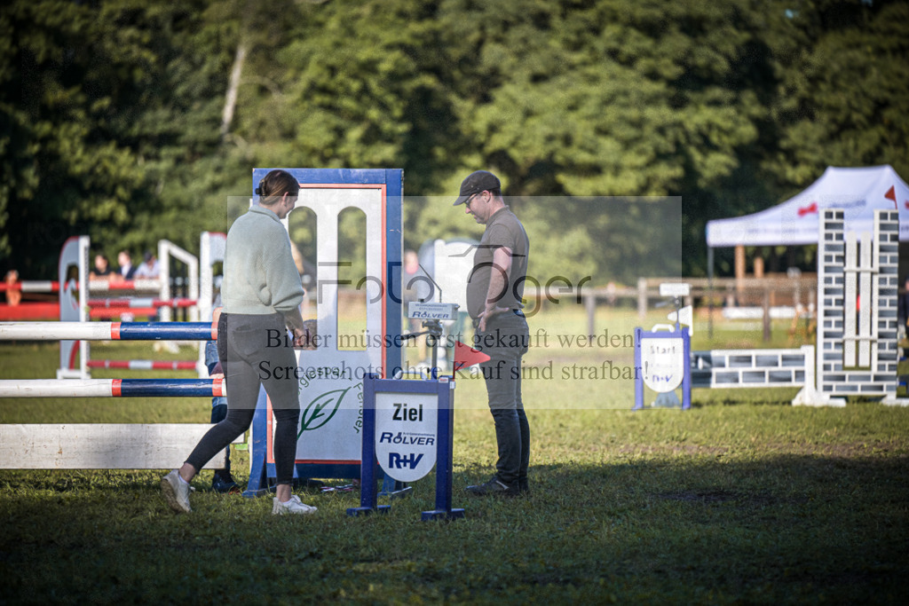 DOS_0687 | Entdecke hochwertige Reitturnierfotos von Foto Oger. Professionell, emotional und authentisch – jetzt Lieblingsmomente im Shop bestellen.Deutschlandweite Turnierfotografie. - Realisiert mit Pictrs.com