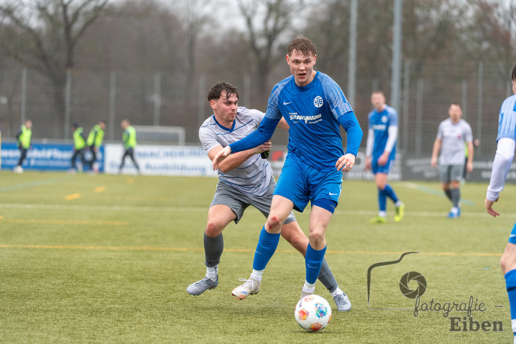 FC Rastede-Harpstedter TB | FC Rastede (grau)-Harpstedter TB (blau) am 22.02.2026 in Rastede (Sportanlage Köttersweg), Photo: Philip Eiben 2026 - Realisiert mit Pictrs.com