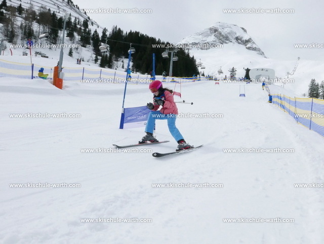 Lea (3) | Photos von der Skischule Warth - Realisiert mit Pictrs.com