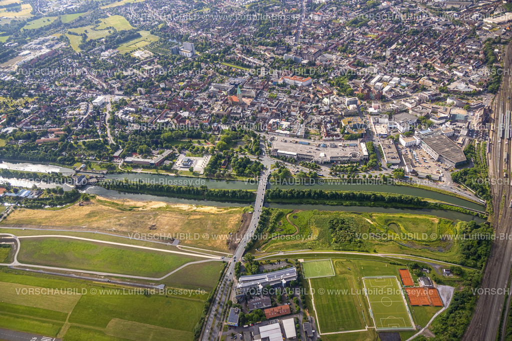 Hamm220601766 | Luftbild, Baustelle Erlebensraum Lippeaue am Fluss Lippe mit City sowie Gymnasium Hammonense und Wassersportzentrum mit Sichtachse Nordringpark und evang. Pauluskirche, Heessen, Hamm, Ruhrgebiet, Nordrhein-Westfalen, Deutschland