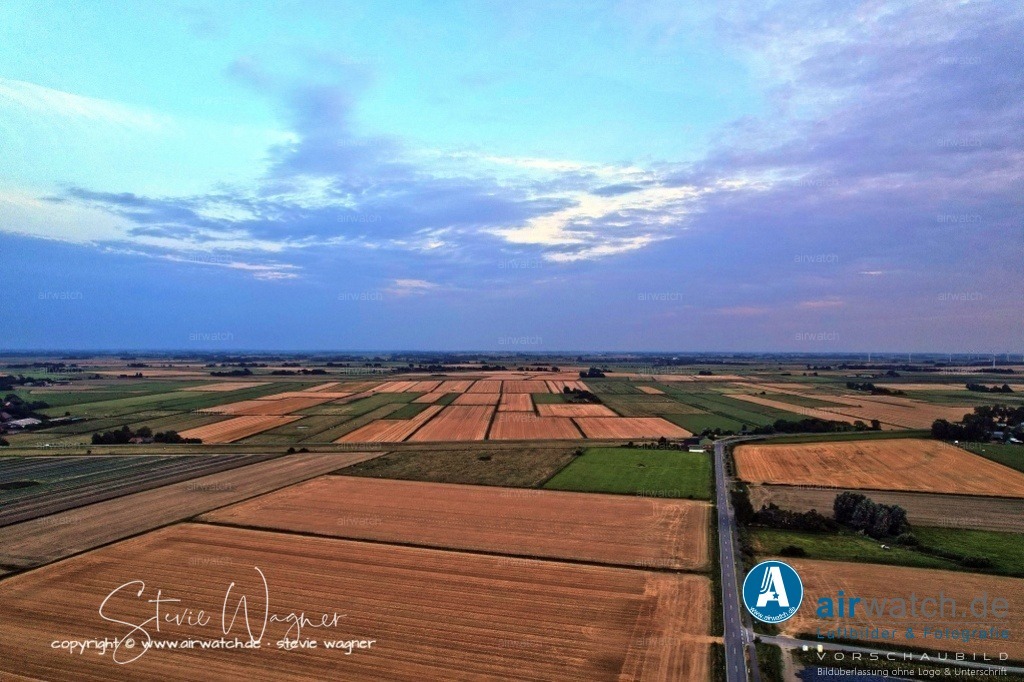 Windpark - Simonsberg | Entdecken Sie atemberaubende Luftbilder und Fotografien auf airwatch.de - Tauchen Sie ein in eine Welt voller faszinierender Aufnahmen aus der Vogelperspektive.