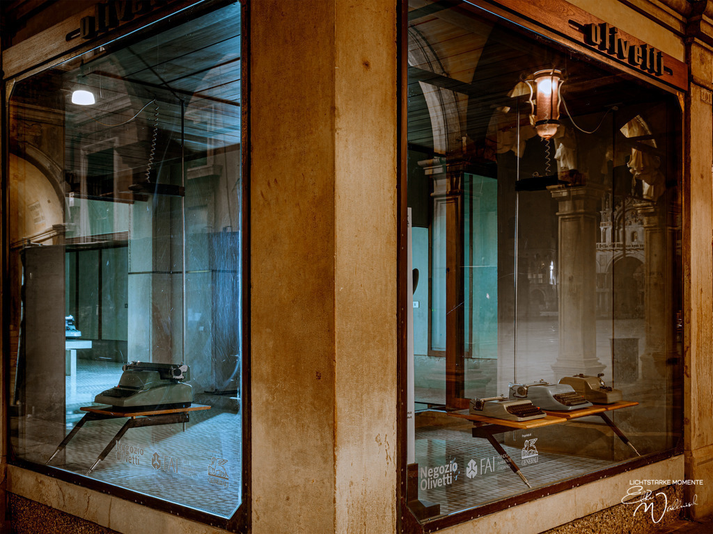 20220309-232127 ITALIEN-Venedig_047-1 Kopie | Herzlich willkommen auf meiner Seite! Ich bin Elke Wallnisch, Deine Fotografin für lichtstarke Momente. Der Name steht für alles, was mich mit der Fotografie verbindet: Das Licht und seine machtvolle Wirkung auf eine Situation oder unsere Stimmung - Realisiert mit Pictrs.com