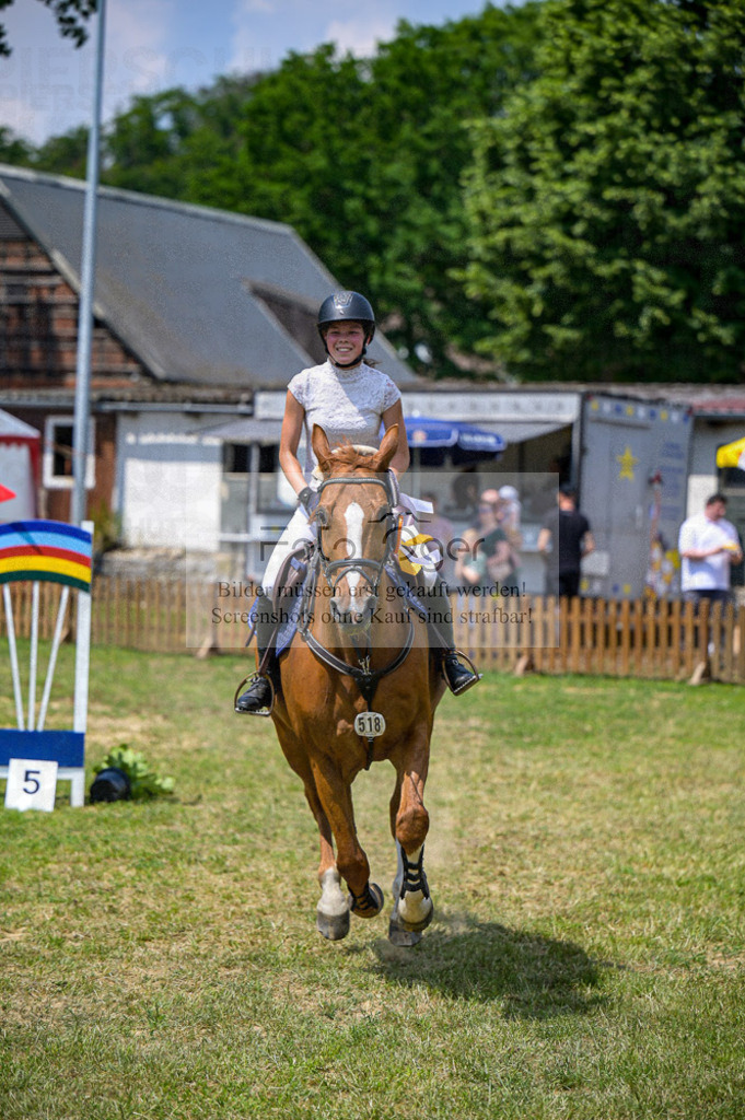 Reitturnier Voxtrup | Entdecke hochwertige Reitturnierfotos von Foto Oger. Professionell, emotional und authentisch – jetzt Lieblingsmomente im Shop bestellen.Deutschlandweite Turnierfotografie. - Realisiert mit Pictrs.com