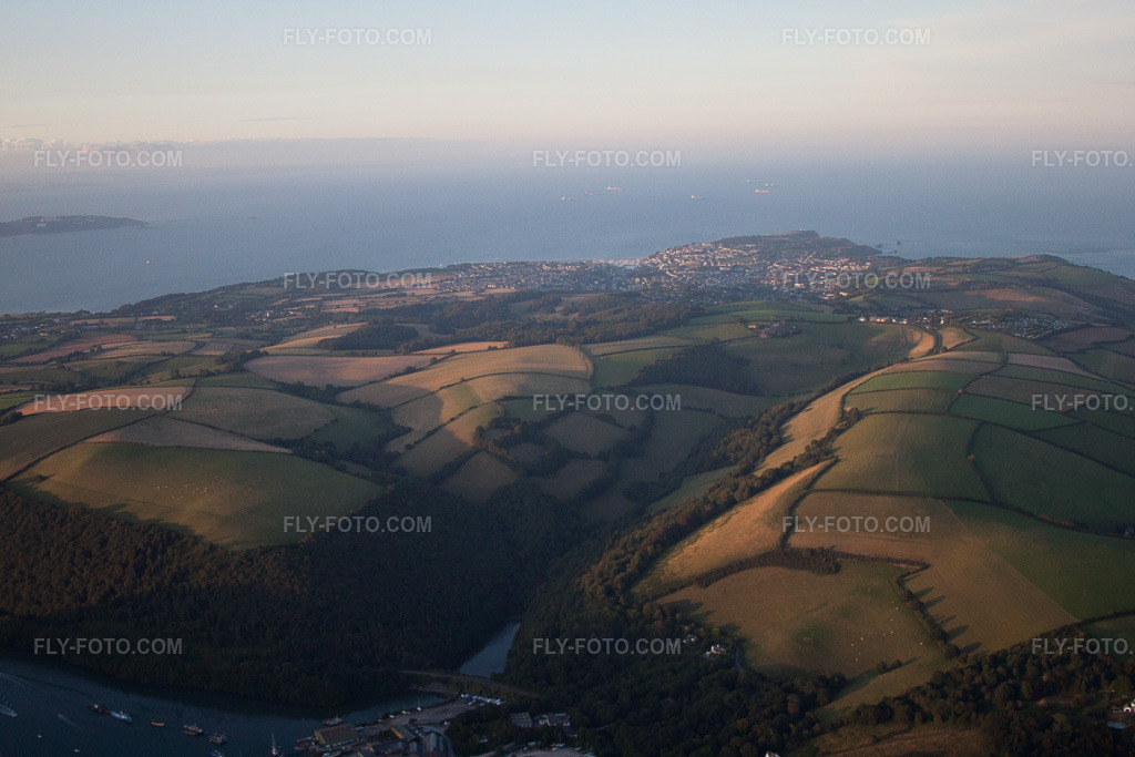 Aerial view: View of the town in Dartmouth in the state England, Great Britain. – Photo: IMG_19846.jpg taken on 07/25/2009 by Werner Riehm/FLY-FOTO.com – Resolution of the original: 4752 x 3168 px