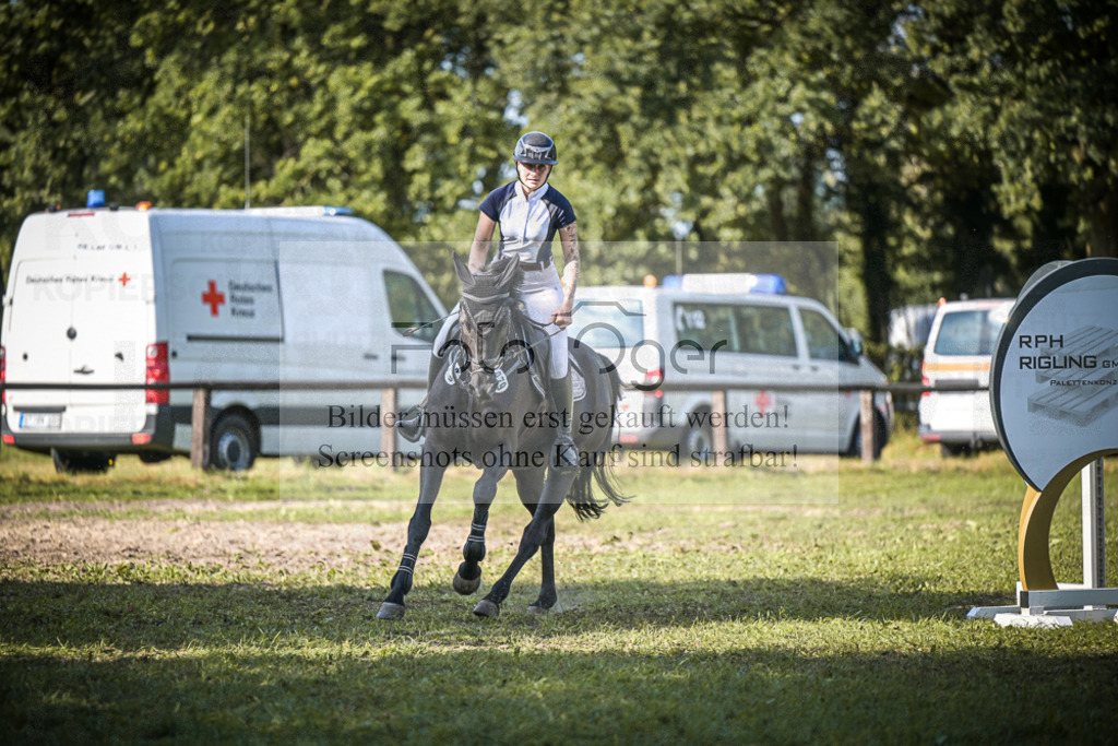 DOS_1101 | Entdecke hochwertige Reitturnierfotos von Foto Oger. Professionell, emotional und authentisch – jetzt Lieblingsmomente im Shop bestellen.Deutschlandweite Turnierfotografie. - Realisiert mit Pictrs.com