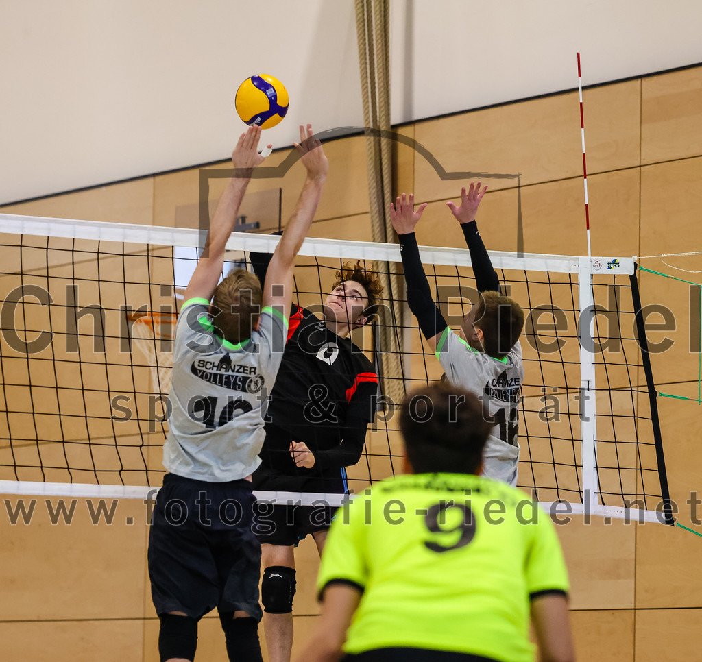 2021-11-27_110_TuS_Oberding_II_gegen_MTV_1881_Ingolstadt_III | Oberding, Deutschland, 27.11.2021:
Volleyball, Kreisliga 2021 / 2022, 5. Spieltag, TuS Oberding II gegen MTV 1881 Ingolstadt III, Endergebnis: 3:2

Hayden Lorenz (TuS Oberding, #9)

Foto: Christian Riedel / fotografie-riedel.net