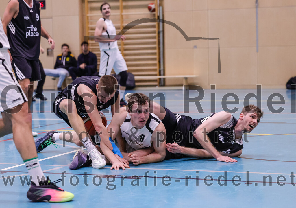 2026-01-31_059_TSV_Vaterstetten_gegen_TS_Herzogenaurach | Vaterstetten, Deutschland, 31.01.2026:Basketball, 2. Regionalliga Süd 2025 / 2026, 14. Spieltag, TSV Vaterstetten gegen TS Herzogenaurach, Endergebnis: 71:70Tom Hedden (TSV Vaterstetten, #8)Foto: Christian Riedel / fotografie-riedel.net