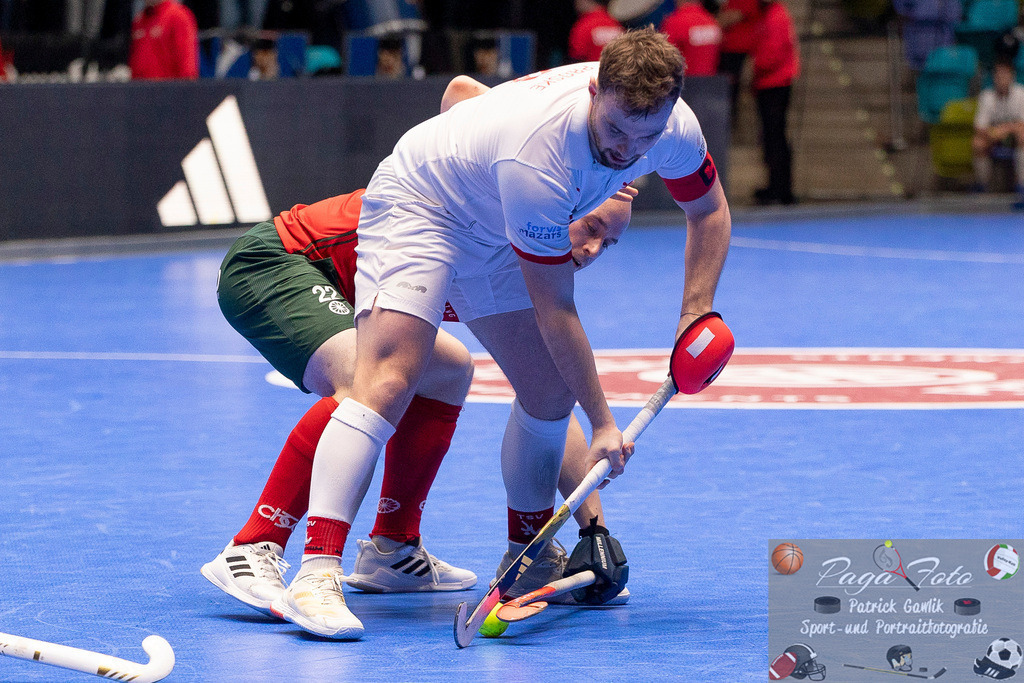 Volvo E.R.B. Final 4 Halbfinale Männer: TSV Mannheim Hockey - Crefelder HTC, 25.01.2025 | Nicolas Proske (TSV Mannheim #9) & Finn Langheinrich (Crefelder HTC #22) im Zweikampf um den Ball, TSV Mannheim Hockey - Crefelder HTC, Frankfurt, Süwag Arena, 25.1.2025 - Realisiert mit Pictrs.com