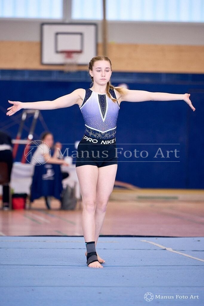 2024-04-19-1-2-B-DSC00901 | Professionelle Sportfotografie in Hamburg, Schleswig-Holstein und Niedersachsen – spezialisiert auf Rhönrad, Geräteturnen, Leistungsturnen und rhythmische Sportgymnastik. Bundesweite Begleitung von Rhönrad-Events. Jetzt Sport-Fotos - Realisiert mit Pictrs.com