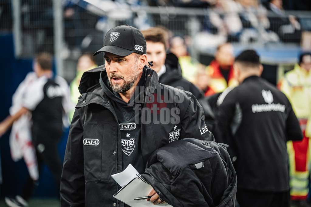 Fußball | Männer | Saison 2025/2026 | 1. Fußball-Bundesliga | 12. Spieltag | Hamburger SV vs. VfB Stuttgart | 30.11.2025 | Trainer Sebastian Hoeneß (VfB Stuttgart) auf dem Weg in die Arena