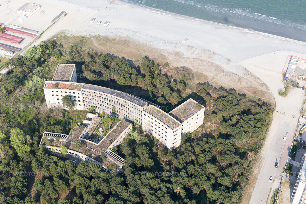 Aerial view: Former fascist children's recreation camp Colonia Varese on the Adriatic coast in Milano Marittima in Emilia-Romagna in Cervia in the state Ravenna, Italy. – Photo: IMG_098359.jpg taken on 04/05/2017 by Werner Riehm/FLY-FOTO.com – Resolution of the original: 5472 x 3648 px