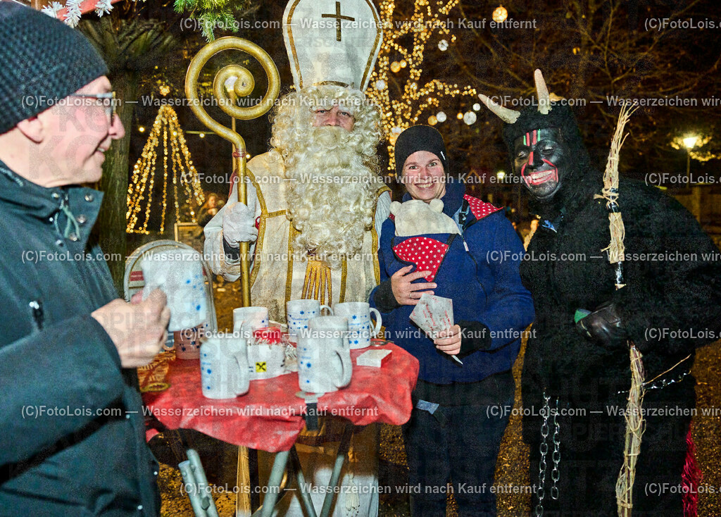 ALP7728_Wieselburger Advent_Nikolaus-Familie Grubmueller | (C)FotoLois.com, Alois Spandl, Wieselburger Advent im Schlosspark, Besuch durch den Hl. Nikolaus und seinen Krampussen, Sa 3. Dezember 2022.
