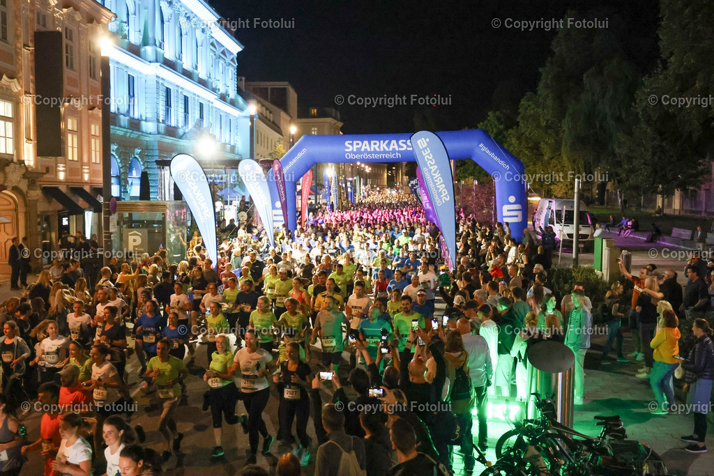 20230928bmmac22598 | Linz, AUSTRIA 26.Sept.23 - Night Run, Image shows 
Photo: Sportmediapics.com/ Manfred Binder
