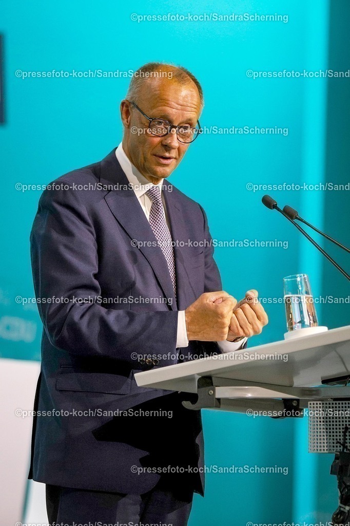xsscx30082501010 | 30.08.2025, xsscx, Bundeskanzler Friedrich Merz der Bundesrepublik Deutschland auf dem 47. Landesparteitag der CDU Nordrhein-Westfalen mit dem Motto - SO! geht kommunal - im World Conference Center in Bonn Nordrhein-Westfalen Deutschland