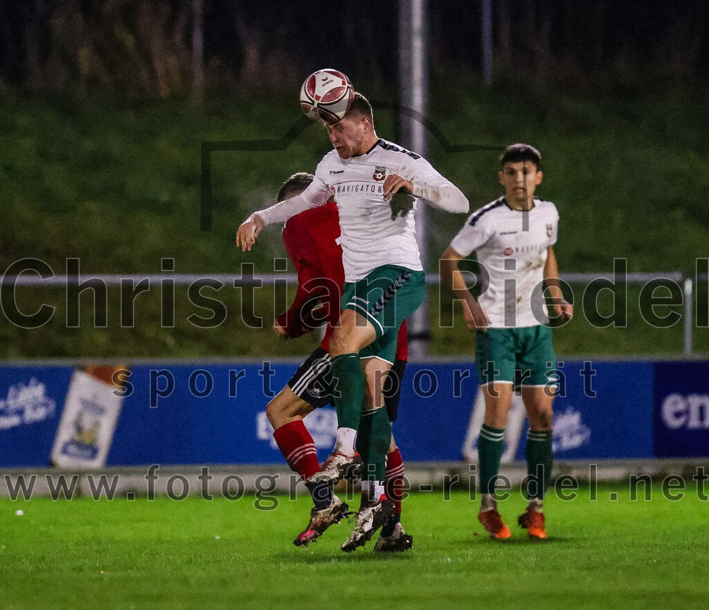 2023-11-17_071_FC_Schwaig_gegen_SpVgg_Feldmoching | Oberding, Deutschland, 17.11.2023:
Fußball, Landesliga Südost 2023 / 2024, 21. Spieltag, FC Schwaig gegen SpVgg Feldmoching, Endergebnis: 1:1

Nils Wölken (FC Schwaig, #8)

Foto: Christian Riedel / fotografie-riedel.net