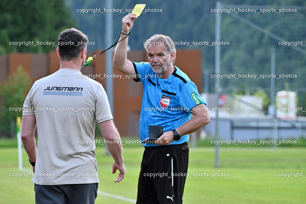 WSG Radenthein vs. URC Thal Assling | Asisstentcoach URC Wahl Assling Roland Jungmann, Gerhard Lukas Meschnark Referee, Gelbe Karte, WSG Radenthein vs. URC Thal Assling, WSG Radenthein vs. URC Thal Assling am 30.05.2025 in Radenthein (Sportplatz Radenthein), Austria, (Photo by Bernd Stefan)
