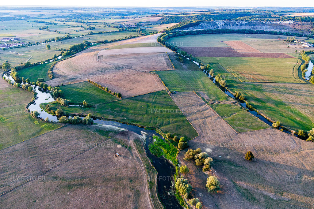 Vue aérienne: Embouchure du Chètre dans la Meuse/Meuse à Champougny dans le département Meuse, France. Photo: IMG_118360.jpg prise le 15/09/2019 par Werner Riehm/FLY-FOTO.eu – Résolution de l'original: 5472 x 3648 px