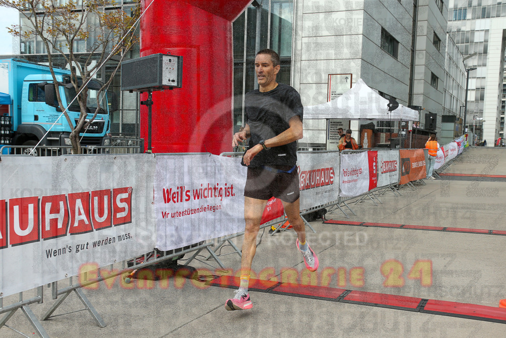 250920_1317_EX1_3987 | Sportfotografie im Rhein-Sieg Kreis, Köln, Bonn, NRW, Rheinland Pfalz, Hessen, etc. Unser Tätigkeitsfeld umfasst den Laufsport vom Volkslauf über den Marathon, Duathlon, Triathon bis zum Ultralauf wie Kölnpfad Ultra oder Schindertrail.