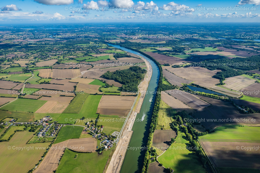 Grosskönigsförde_Baustelle_Nord_Ostsee_Kanal_ELS_2438200922 | LINDAU 20.09.2022 Baustelle Kanalverlauf und Uferbereiche der Wasserstraße der Binnenschiffahrt Nord-Ostsee-Kanal in Lindau im Bundesland Schleswig-Holstein, Deutschland. // Construction site canal course and bank areas of the waterway of the inland navigation Kiel Canal in Lindau in the state Schleswig-Holstein, Germany. Foto: Martin Elsen