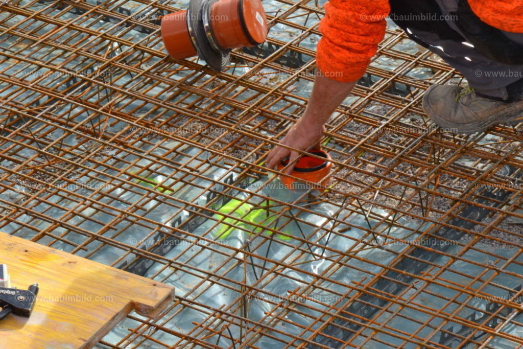 bib-lg04-betonarbeiten-0560 | Nach LV-Leistungsgruppen sortierte Detailfotos über den Bau eines Hauses. Alle Hausbau-Bilder direkt vom Urheber und Autor der Website Haus-Selber-Bauen.com