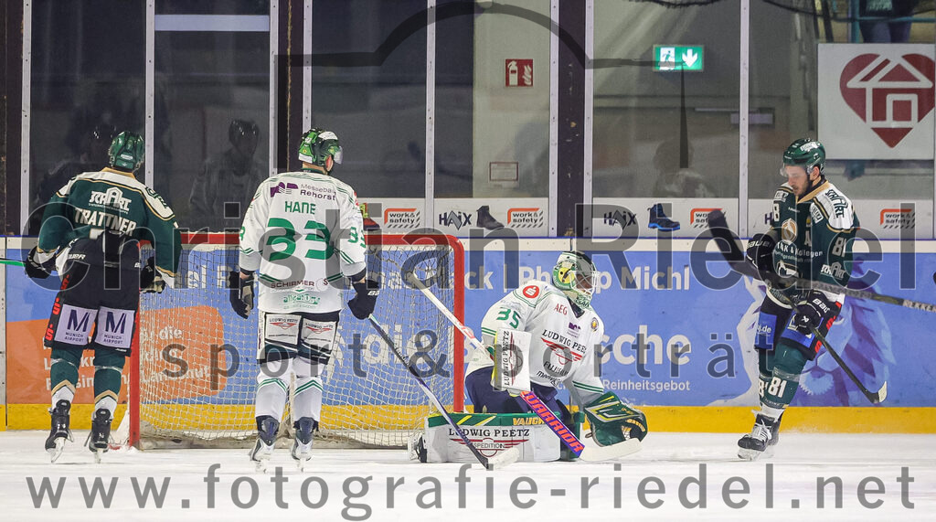 2026-01-02_060_TSV_Erding_gegen_Hoechstadt_Alligators | Erding, Deutschland, 02.01.2026:Eishockey, Oberliga Süd 2025 / 2026, 33. Spieltag, TSV Erding gegen Höchstadt Alligators, Endergebnis: 2:1Louis Trattner (Erding Gladiators, #7), Niklas Hane (Höchstadt Alligators, #33), Torwart Luca Ganz (Höchstadt Alligators, #35), Maximilian Forster (Erding Gladiators, #81)Foto: Christian Riedel / fotografie-riedel.net