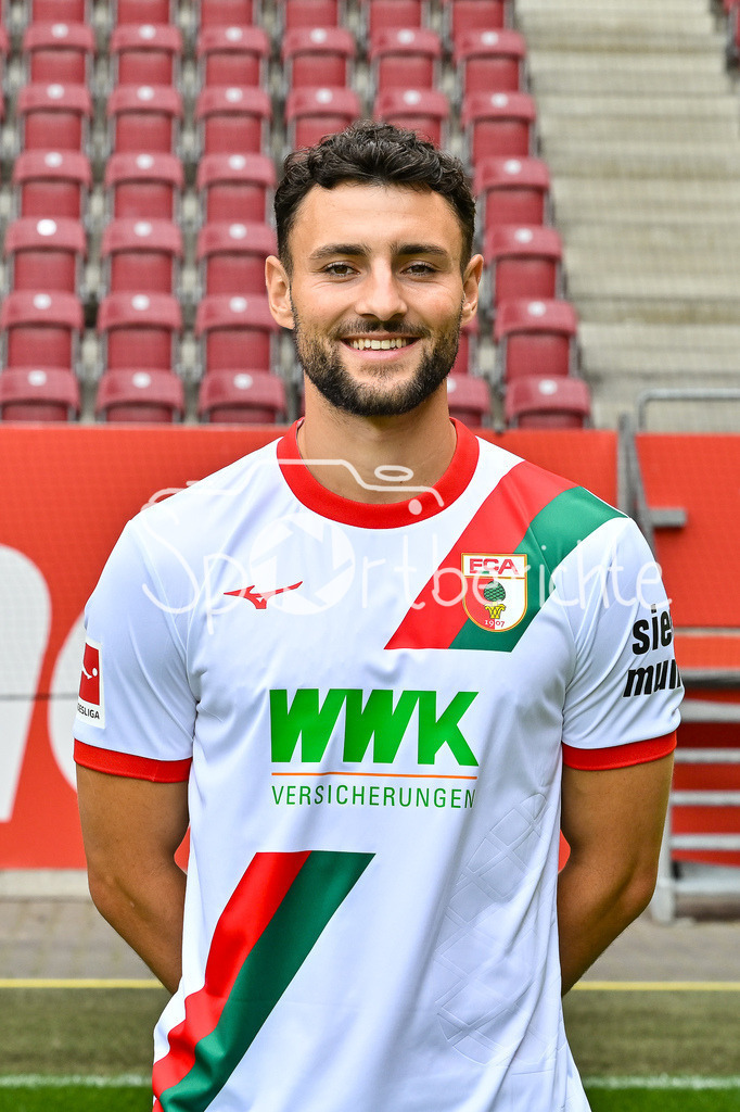 FC Augsburg 2025/26 | Maximilian BAUER / Einzelfoto / Freisteller / Media Day FC Augsburg: WWK-Arena am 06.08.2025