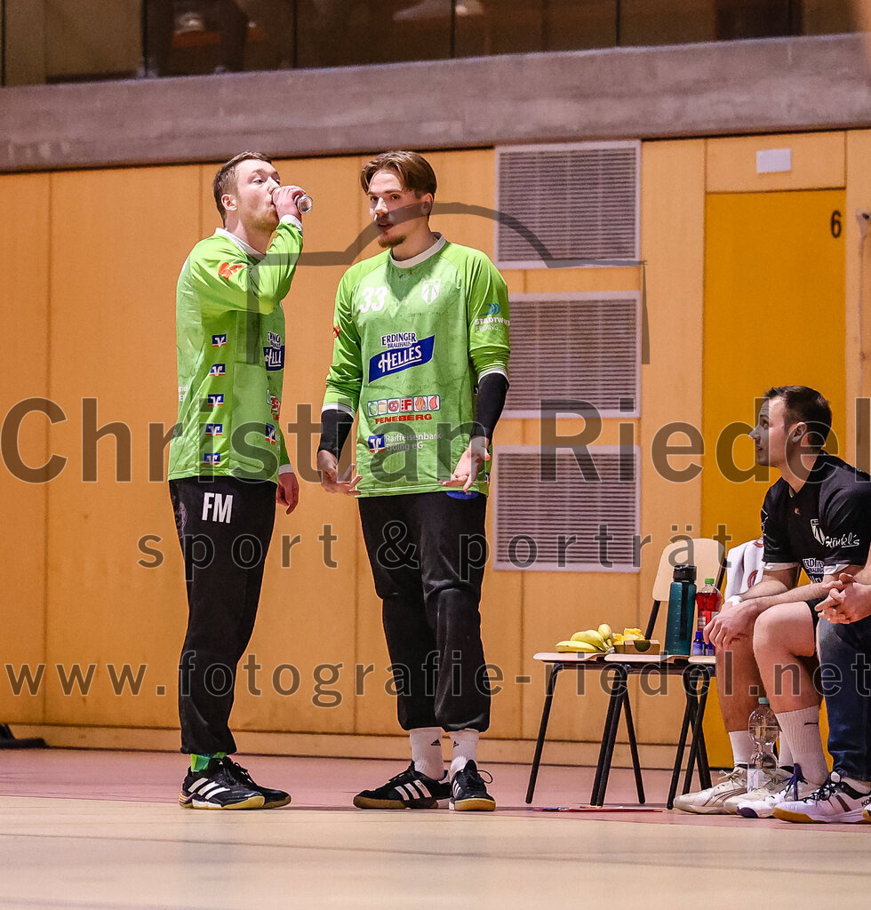 2024-12-14_045_SpVgg_Altenerding_gegen_MTV_Pfaffenhofen | Erding, Deutschland, 14.12.2024:Handball, Bezirksoberliga Männer 2024 / 2025, 10. Spieltag, SpVgg Altenerding gegen MTV Pfaffenhofen, Endergebnis: 32:30Torwart Ferdinand Mayer (SpVgg Altenerding, #97), Torwart Jannik Fleps (SpVgg Altenerding, #33)Foto: Christian Riedel / fotografie-riedel.net