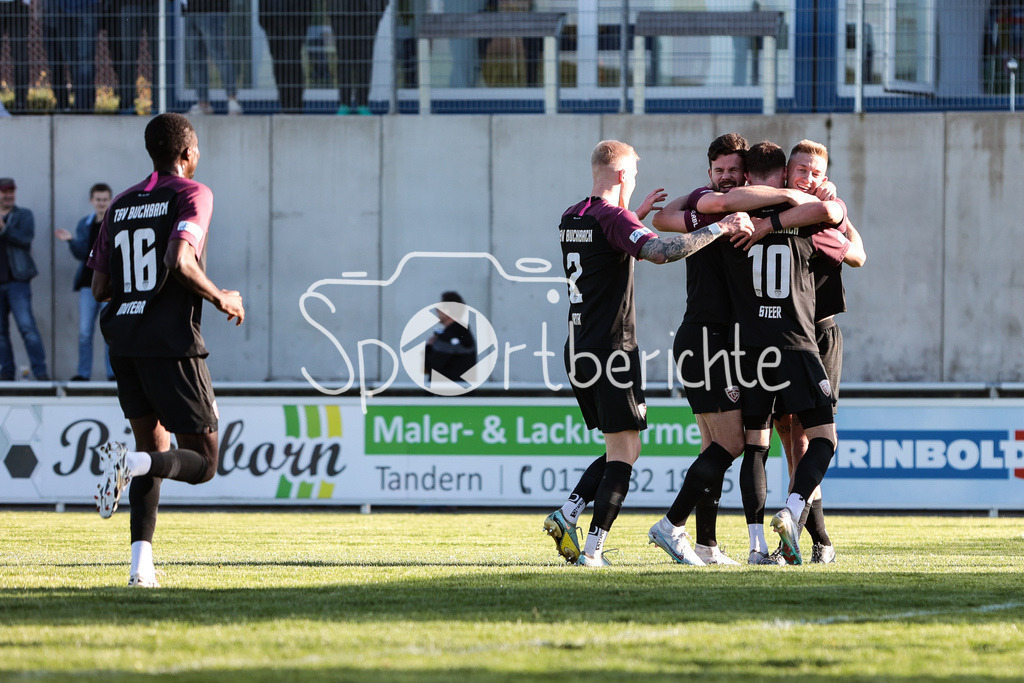 FC Pipinsried - TSV Buchbach | Erneut jubeln die Gaeste - nach dem verwandelten Handelfmeter von Tobias STEER (TSV #10) zum 0-2