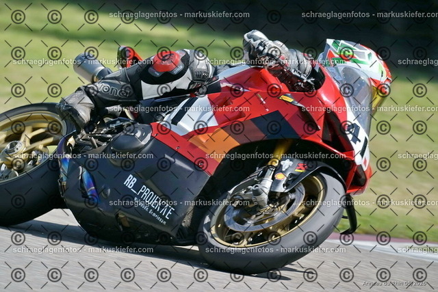 26BT02-1251 | markuskiefer.com - Realisiert mit Pictrs.com