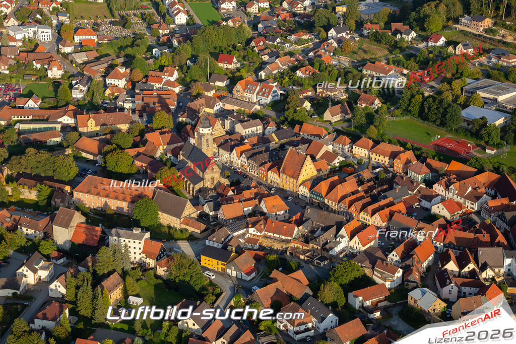 Aktuelles Luftbild von  Weismain Kauf mit Lizenz / Bildrechten möglich- Die Luftaufnahme wurde 2021 mittels UL-Flugzeug erstellt ( keine Drohne ) - hochauflösende Kamera-Systeme von  Canon -Beste Qualität - Für grossformatige Ausdrucke geeignet. Die Geschenkidee !