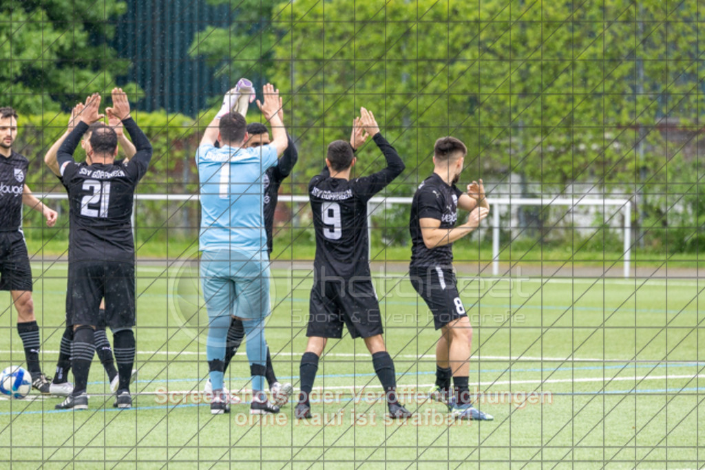20250504_150255_0065 | #,SSV Göppingen (schwarz) vs. TSV Wäschenbeuren (grün), Fussball, Kreisliga A3 - Bezirk Neckar/Fils, 25. Spieltag, Saison 2024/2025, Kunstrasensportplatz Nord, Hohenstaufenstr. 123, 73033 Göppingen, 04.05.2025 - 15:00 Uhr,Foto: PhotoPeet-Sportfotografie/Peter Harich