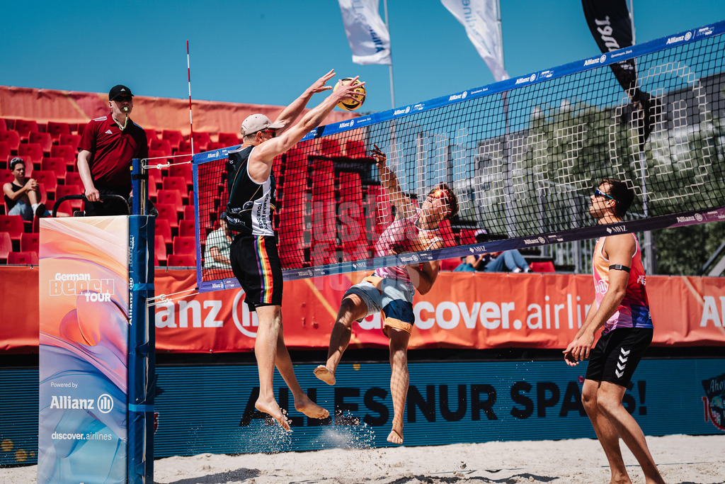 Beachvolleyball | Männer | Allianz German Beach Tour 2025 | Tourstop Bremen | 12.06.2025 | v.l. Leo Hauschild gegen Moritz Hauschild