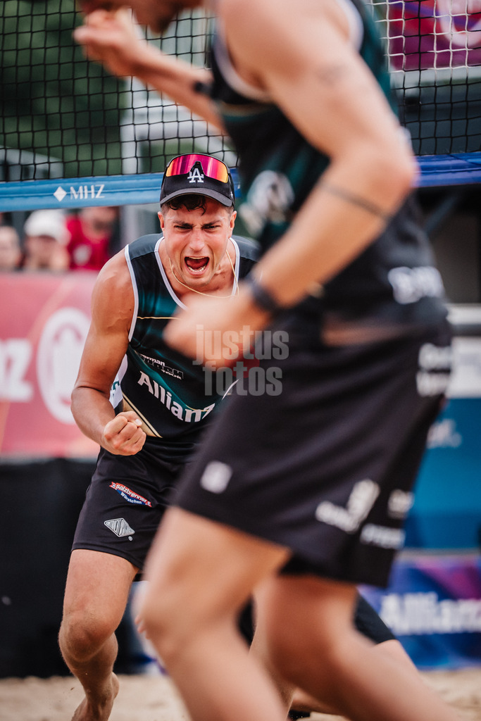 Beachvolleyball | Männer | Allianz German Beach Tour 2025 | Tourstop Hamburg | 01.06.2025 | hinten Jubel Sven Winter vorne Lukas Pfretzschner
