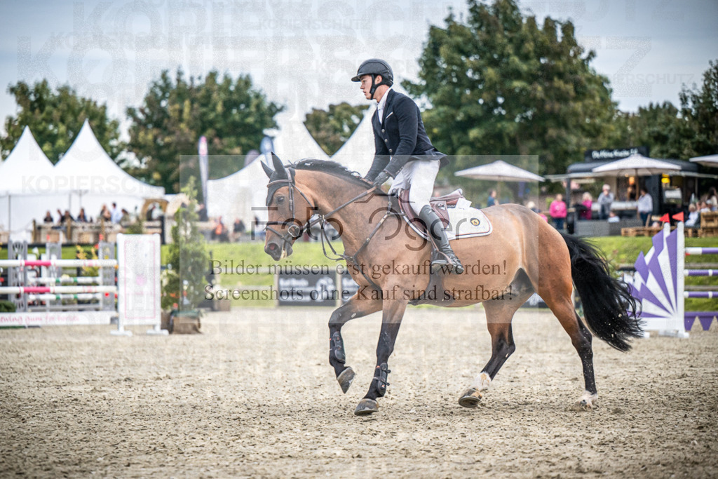 DOS_8876 | Entdecke hochwertige Reitturnierfotos von Foto Oger. Professionell, emotional und authentisch – jetzt Lieblingsmomente im Shop bestellen.Deutschlandweite Turnierfotografie. - Realisiert mit Pictrs.com