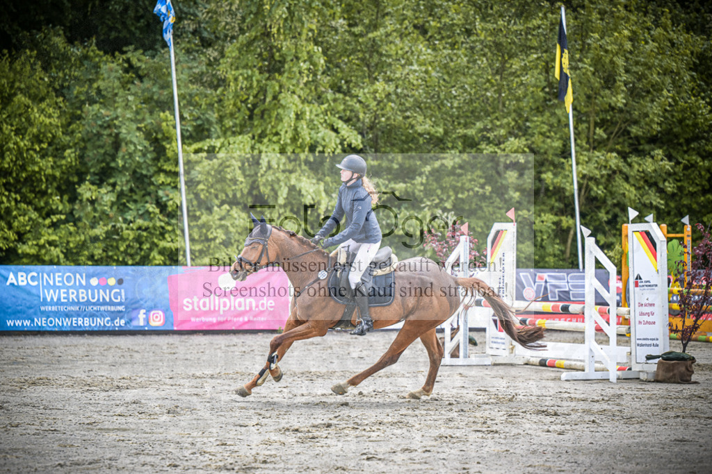DOS_7563 | Entdecke hochwertige Reitturnierfotos von Foto Oger. Professionell, emotional und authentisch – jetzt Lieblingsmomente im Shop bestellen.Deutschlandweite Turnierfotografie. - Realisiert mit Pictrs.com