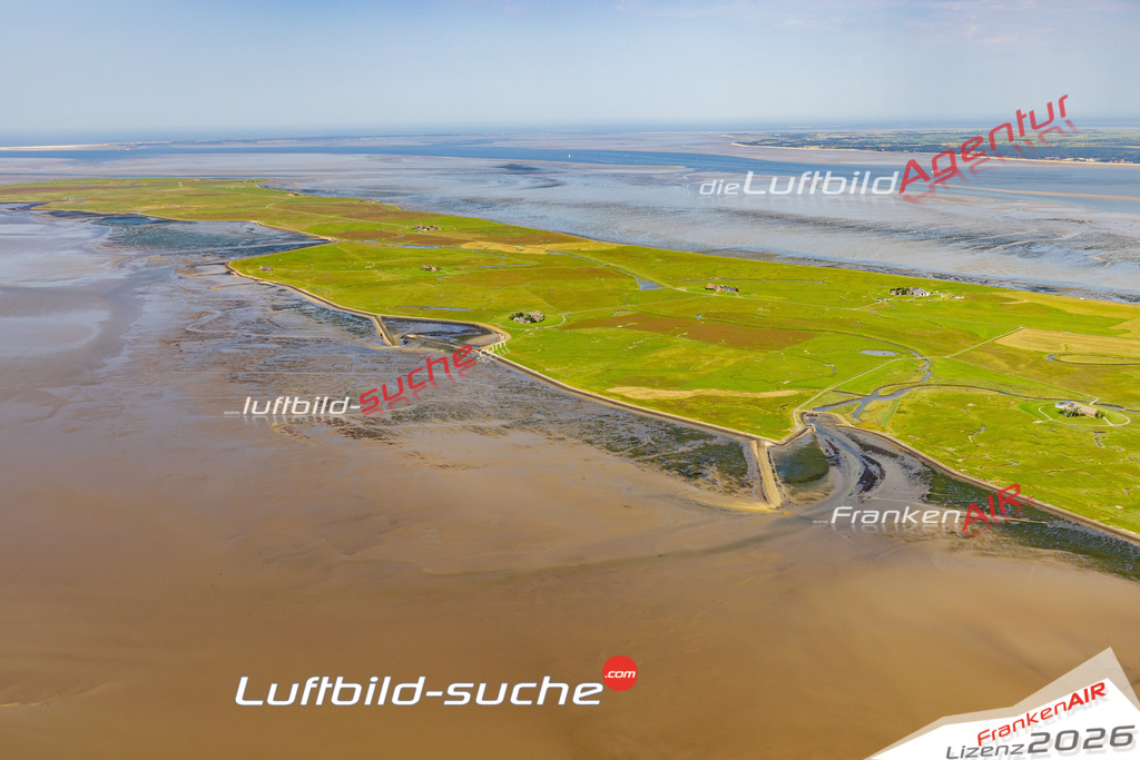 Mayenswarf Langeneß Bild- Das Luftbild wurde 2025 vom UL-Flugzeug heraus erstellt ( keine Drohne bzw. Drohnenaufnahme ) - Hochauflösende Luftaufnahme -Nicht vergleichbar mit Google Maps oder Satelittenbilder- Die Geschenkidee !Mit Lizenz und Bildrechte bestellbar - CC