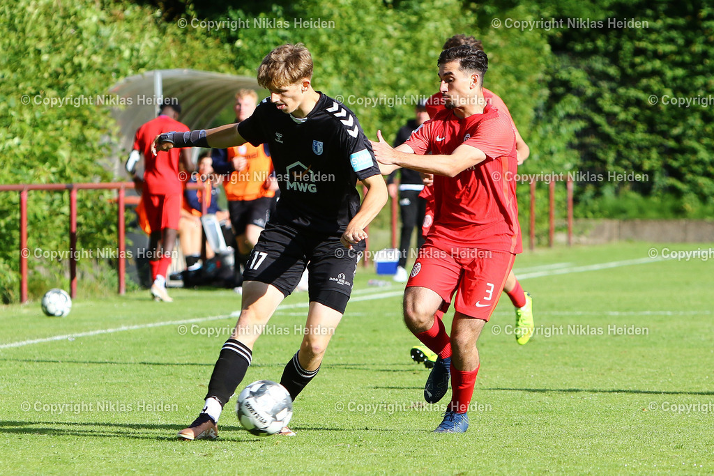 NH_EimsbüttelerTVU19_1FCMagdeburgU19_RegionalligaRelegation_12062024 | #3 Oguzhan Gücyeter (Eimsbütteler TV U19), #17 Mathis Fritz Frohberg (1. FC Magdeburg U19)Fußball I Junioren I A-Junioren Relegation DFB-Nachwuchsliga I Saison 2023-2024 I Hinspiel I Eimsbütteler TV U19 - 1. FC Magdeburg U19 I 12.06.2024 I Sportpark Eimsbüttel