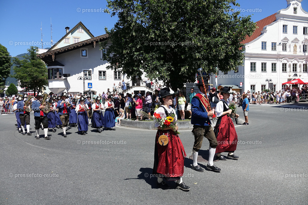 news-2022-Juli17-Musikumzug-Reutte-DSD03377-Holzgau | Info aus dem Bezirk Reutte/Ausserfern Tirol sowie eine umfangreiche Bilddatenbank über die gesamte Region: Lechtal, Talkessel Reutte, Tannheimertal, Zwischentoren. Lech, Plansee, Zugspitze, Grenztunnel, B179, Fernpassstraße, Verkehr, Lawinen, Tradition, - Realisiert mit Pictrs.com