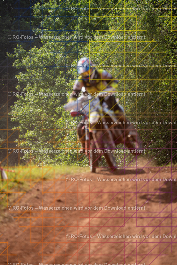 Wolfshausen 4 Lauf -523 | Sportfotografie von RO-Fotos: Motorsport, Motocross, Enduro, Laufveranstaltungen und Triathlon. Professionelle Fotos von Sportlern und Events. - Realisiert mit Pictrs.com
