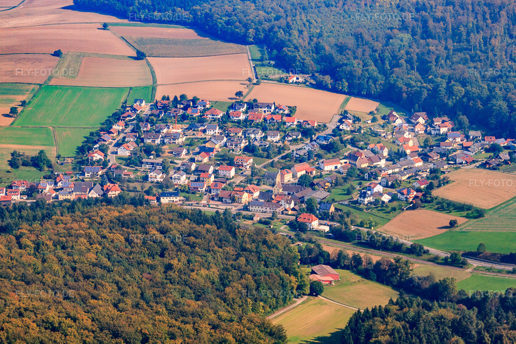 Luftbild: Ortsansicht aus Süden im Ortsteil Helmhof in Neckarbischofsheim im Bundesland Baden-Württemberg in Deutschland. Foto: IMG_45590-1637.jpg vom 25.09.2011 durch Werner Riehm/FLY-FOTO.deAuflösung des Originals: 4752 x 3168 px