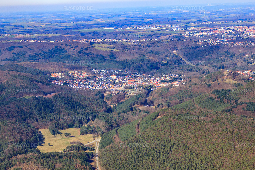 Luftbild: Stadt im Pfälzerwald aus Osten in Lemberg im Bundesland Rheinland-Pfalz in Deutschland. Foto: IMG_38419.jpg vom 20.03.2011 durch Werner Riehm/FLY-FOTO.de