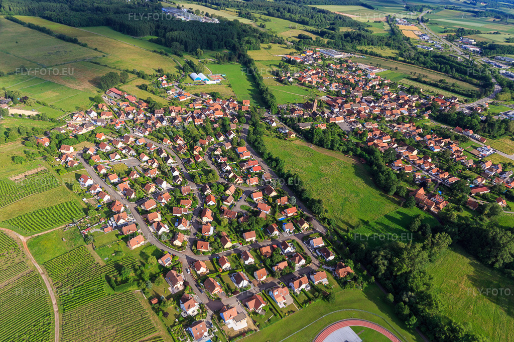 Vue aérienne: Vue de la ville depuis le nord à le quartier Altenstadt in Wissembourg dans le département Bas Rhin, France – .Photo: IMG_115378.jpg prise le 16/06/2019 par Werner Riehm/FLY-FOTO.eu – Résolution de l'original: 5472 x 3648 px