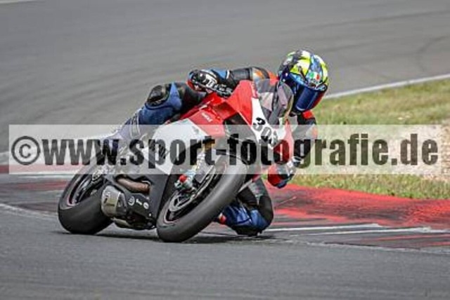 spof2151 | Professionelle Fotos von Sportveranstaltungen, aber auch Hochzeiten und anderen Events. - Realisiert mit Pictrs.com