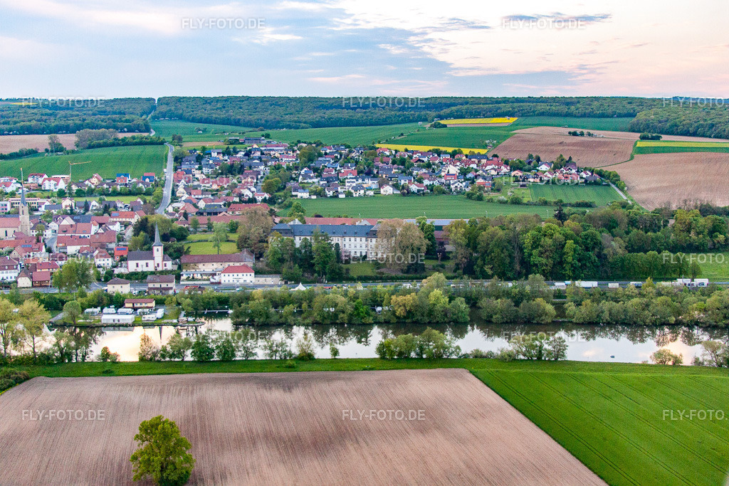 Blick von jenseits des Mains | Luftbild: Blick von jenseits des Mains im Ortsteil Obertheres in Theres im Bundesland Bayern in Deutschland. Foto: IMG_57124.jpg vom 08.05.2013 durch Werner Riehm/FLY-FOTO.de - Realisiert mit Pictrs.com