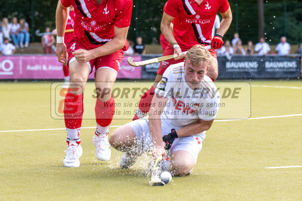 SFE_20220903_0122 | Luis Höchemer ( Rot-Weiss Köln #9 )  ; 1. Bundesliga Hockey Herren Rot-Weiss Köln - TSV Mannheim am 03.09.2022 in Köln (KTHC Stadion Rot-Weiss Köln Tennis and Hockey Club), Photo: Stephan Fehrmann 2022 (Sports-Gallery)
