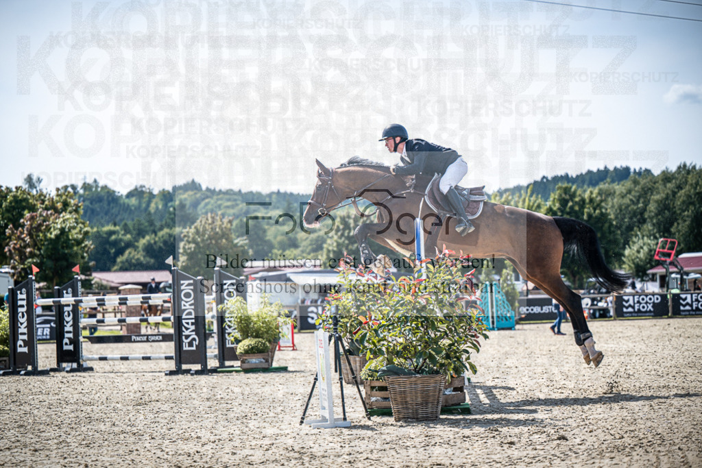 DOS_6959 | Entdecke hochwertige Reitturnierfotos von Foto Oger. Professionell, emotional und authentisch – jetzt Lieblingsmomente im Shop bestellen.Deutschlandweite Turnierfotografie. - Realisiert mit Pictrs.com
