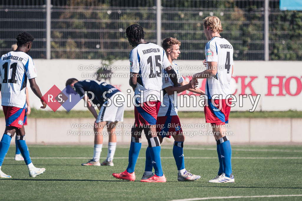 RS-1-072623 | Anssi Tapio Suhonen (#7, HSV), Joel Agyekum (#15, HSV), Lukas Leonard Bornschein (#4, HSV, Teamkapitän)